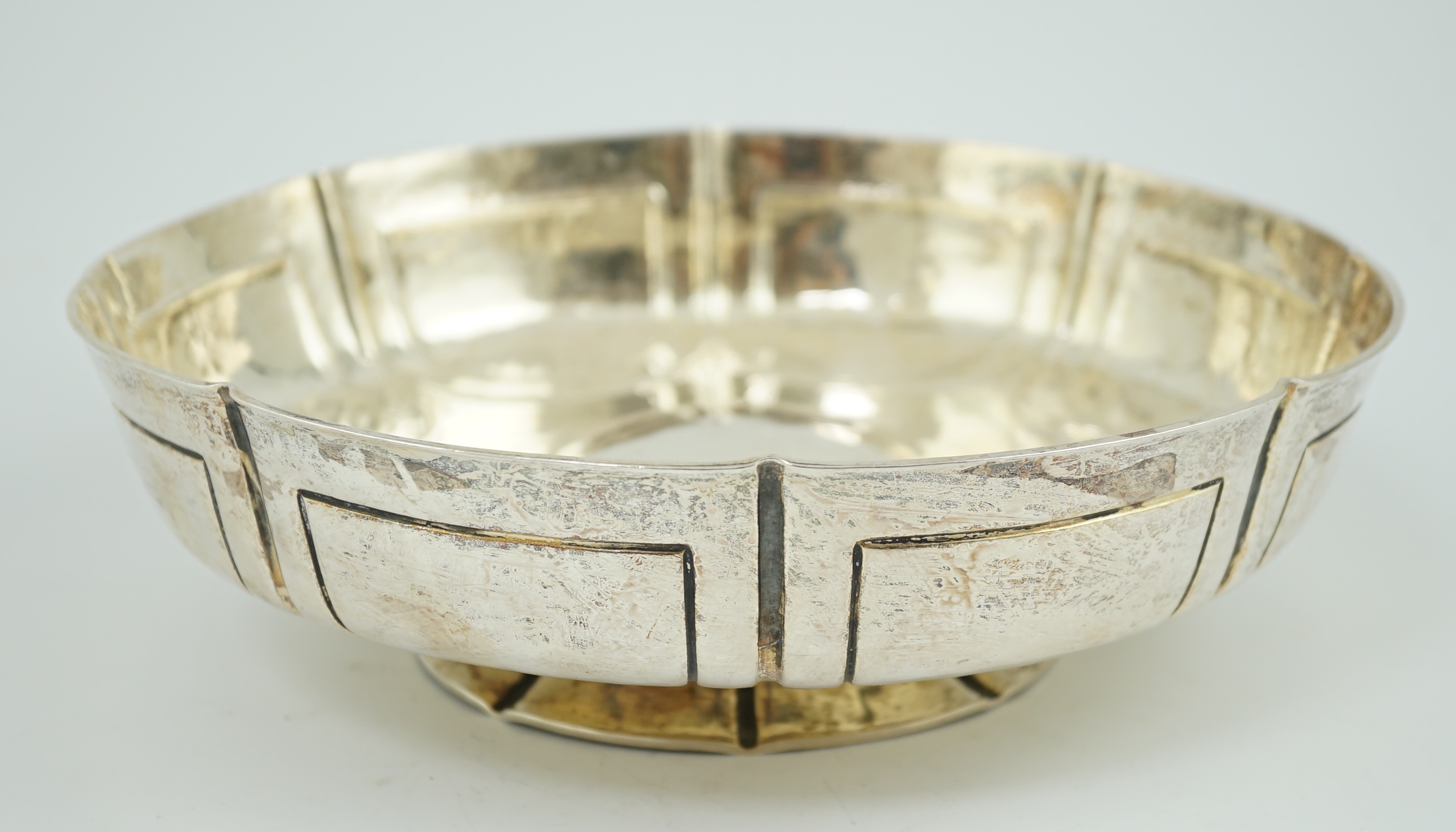 A stylish George V silver shallow circular fruit bowl, by Mappin & Webb